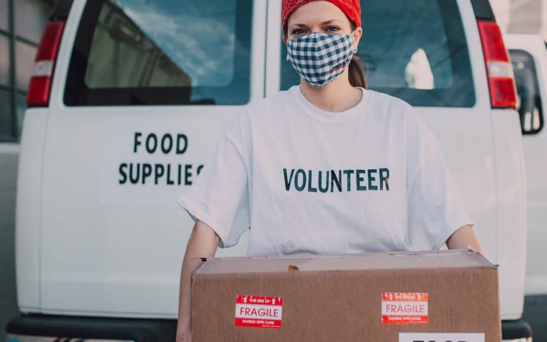 A volunteer woman carrying box of foods