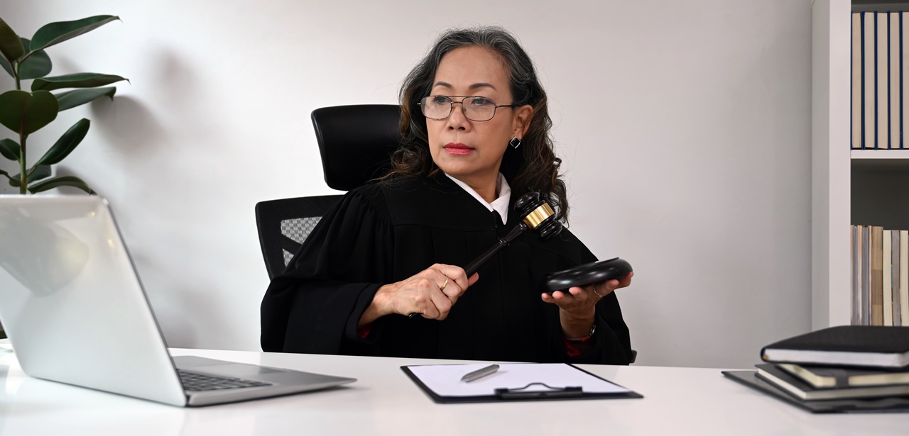 A female judge confirming the arbitral award