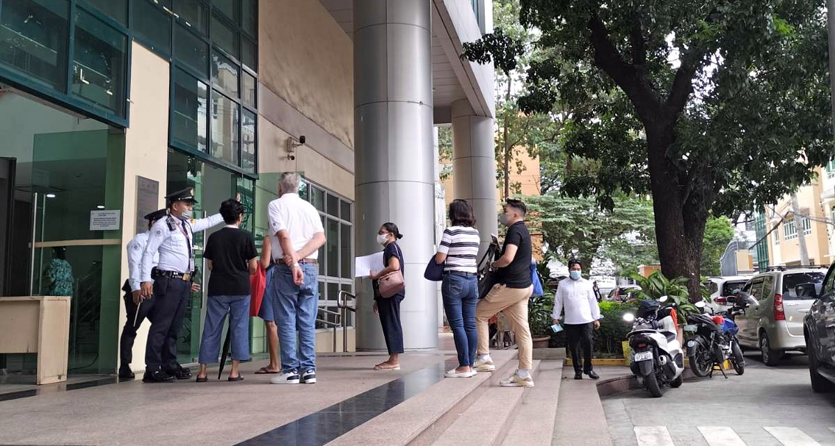 People lining up in front of RTC building to do personal filing of their petitions